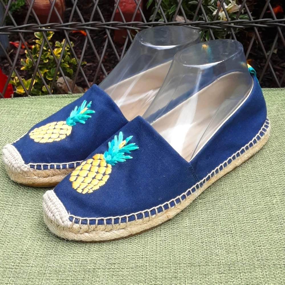Vera Bradley Pineapple Embroidered Embellished Espadrille Size 7.